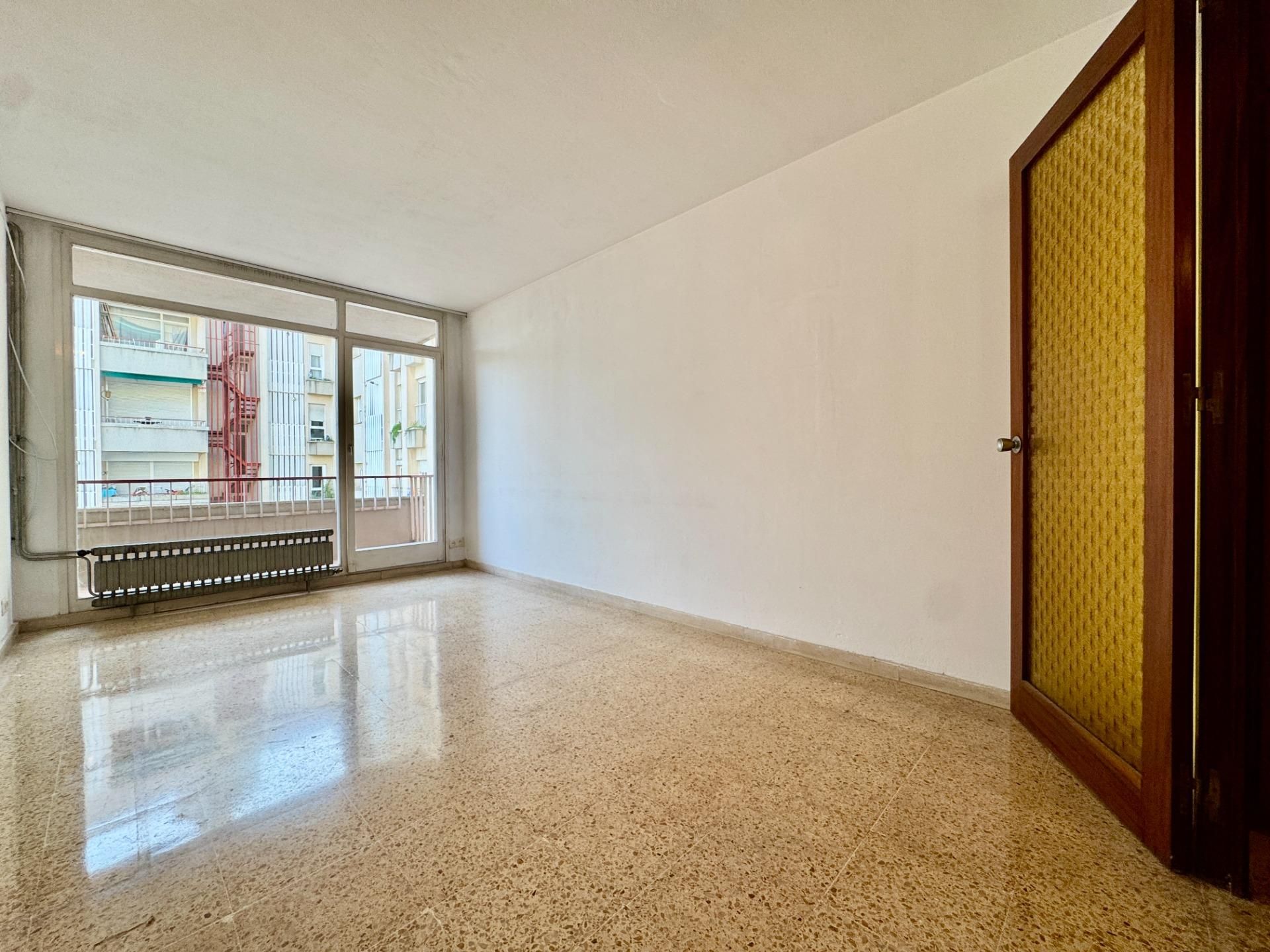 Living room of Flat for sale in  Barcelona Capital  with Heating, Private garden and Balcony