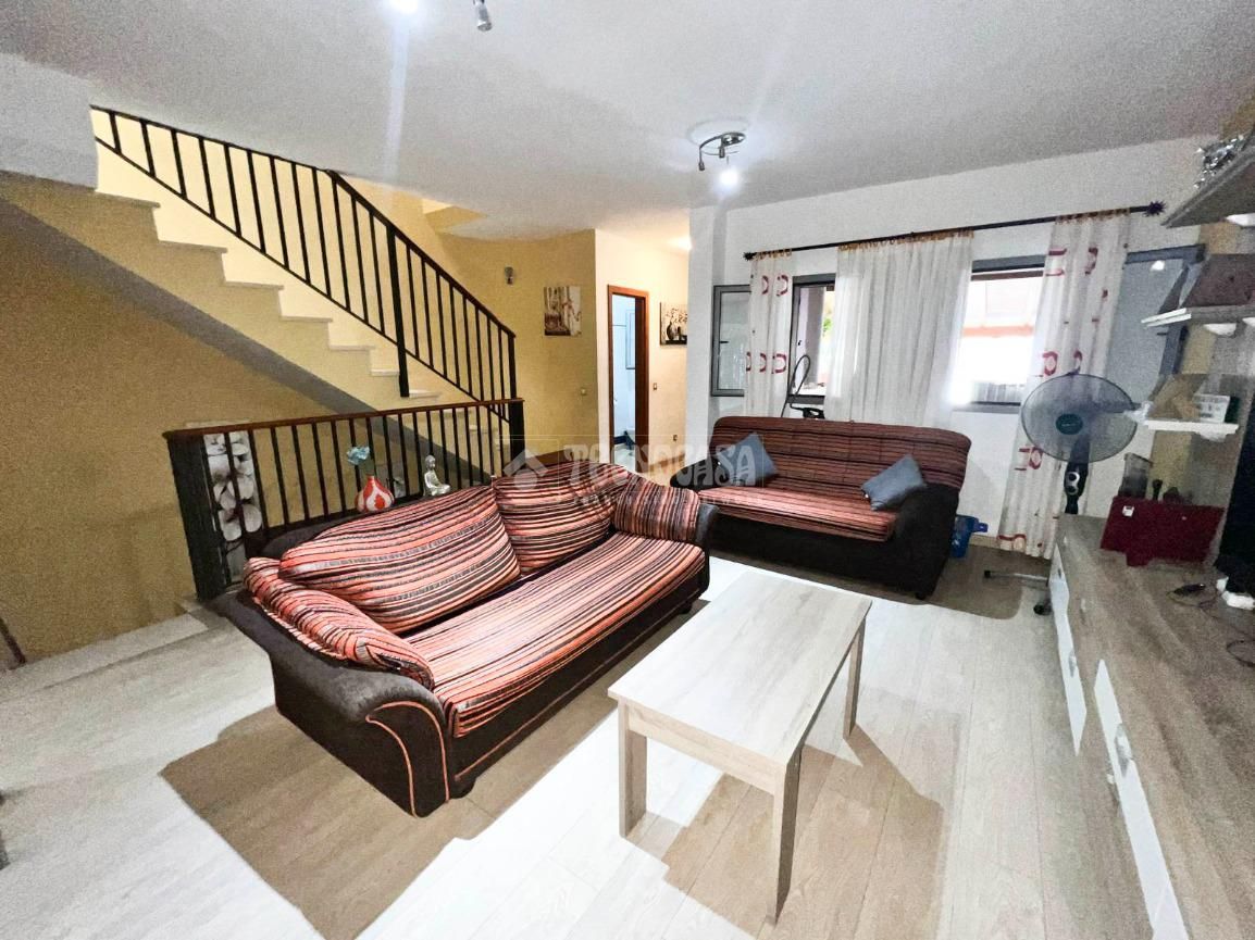 Living room of Single-family semi-detached for sale in Santa Lucía de Tirajana  with Balcony