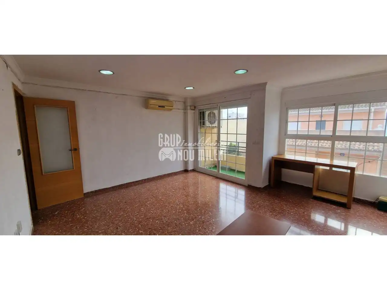 Vista exterior de Piso de alquiler en Benifaió con Balcón