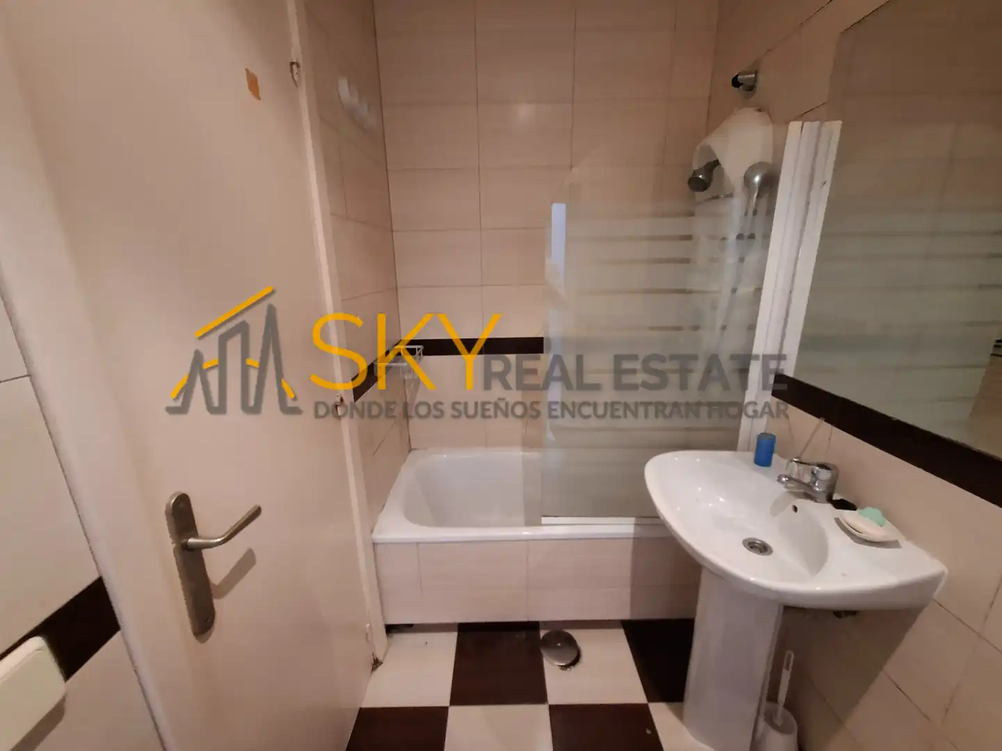 Bathroom of Flat for rent to own in Madrid  with Furnished
