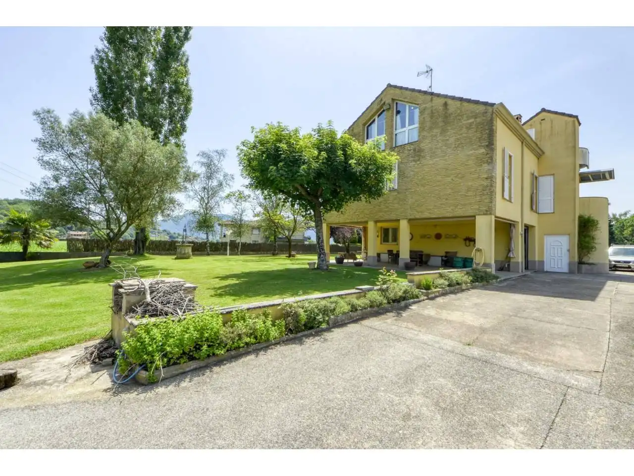 Vista exterior de Casa o chalet en venta en La Vall d'en Bas con Calefacción, Jardín privado y Parquet