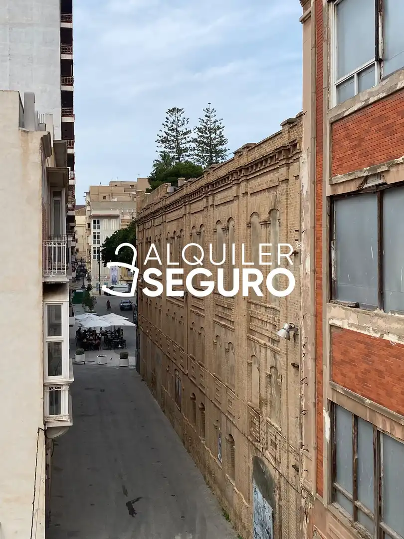 Exterior view of Flat for rent in Zaragoza  with Air Conditioner