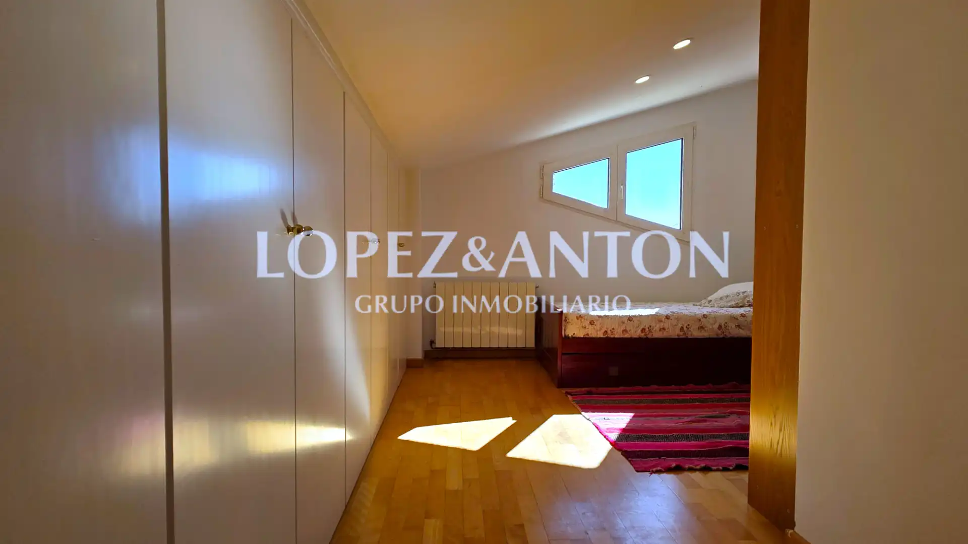 Living room of Houses for sale in L'Eliana  with Air Conditioner, Heating and Private garden