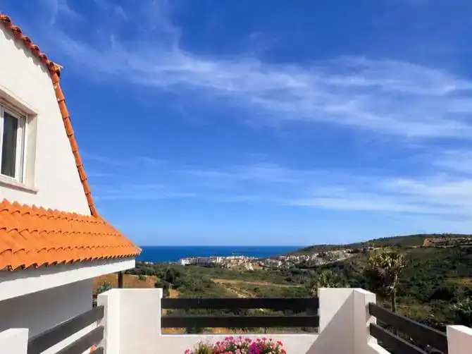 Vista exterior de Àtic en venda en Manilva amb Piscina i Balcó