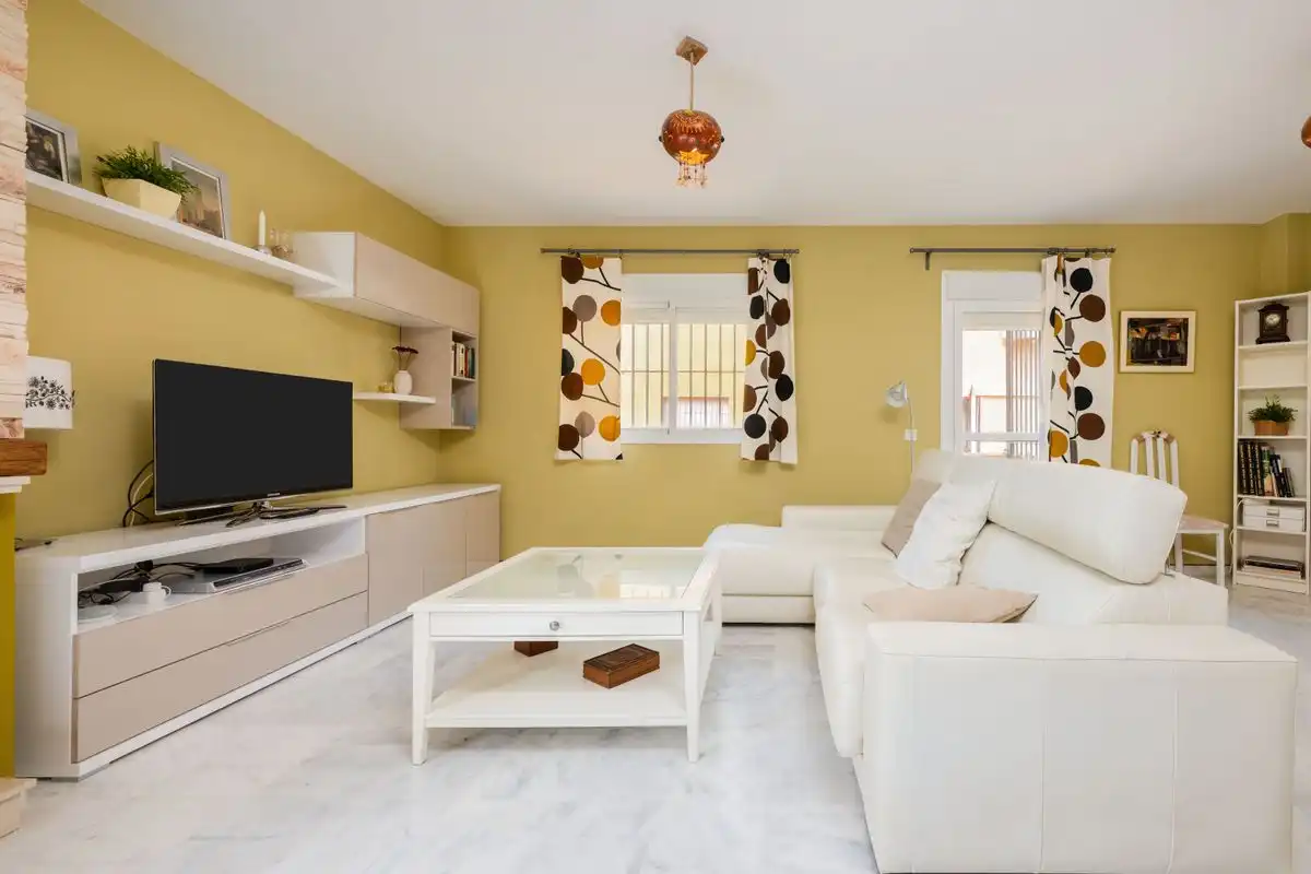 Sala de estar de Casa adosada en venta en Espartinas con Calefacción y Amueblado