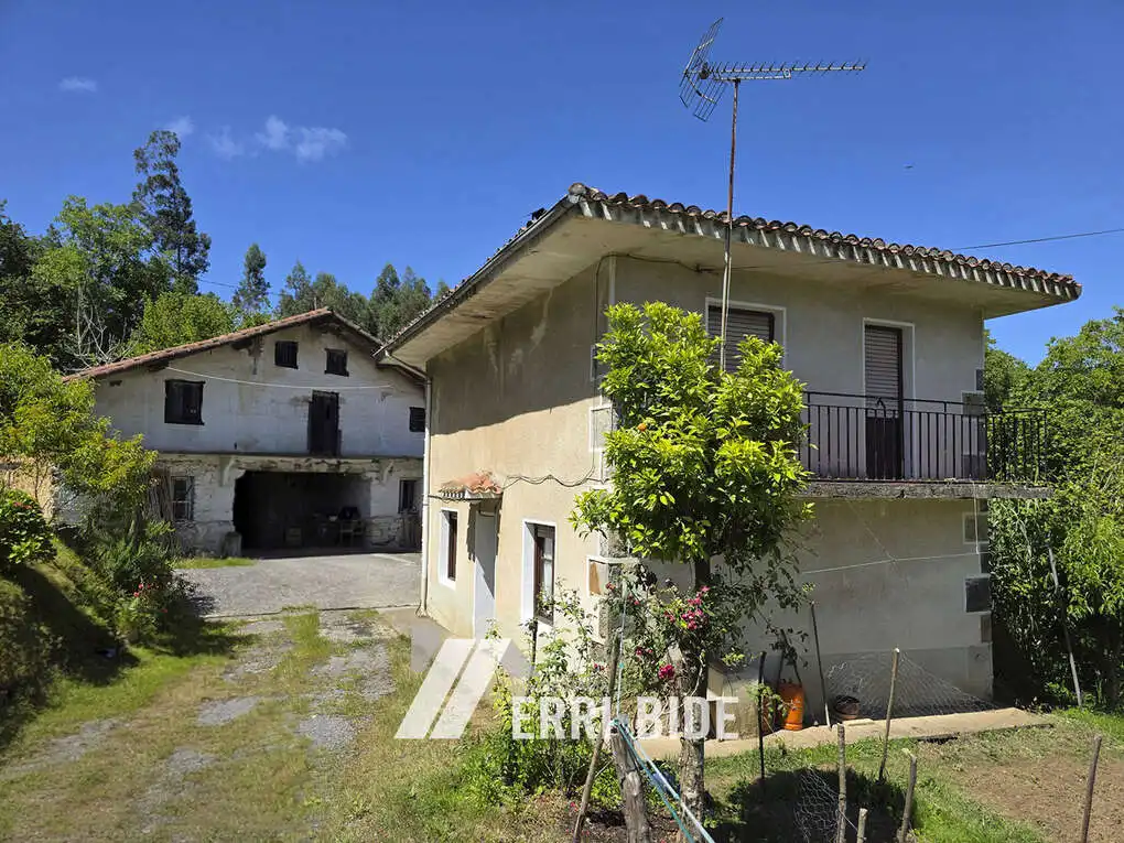 Außenansicht von Country house zum Verkauf in Mungia mit Privatgarten, Abstellraum und Balkon