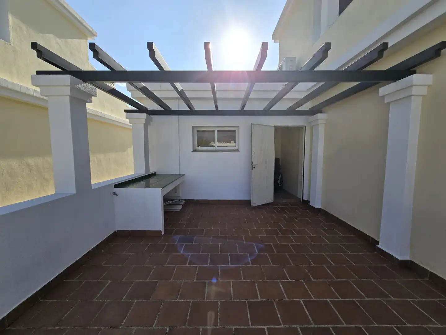 Terrasse von Einfamilien-Reihenhaus zur Miete in Marbella mit Möbliert