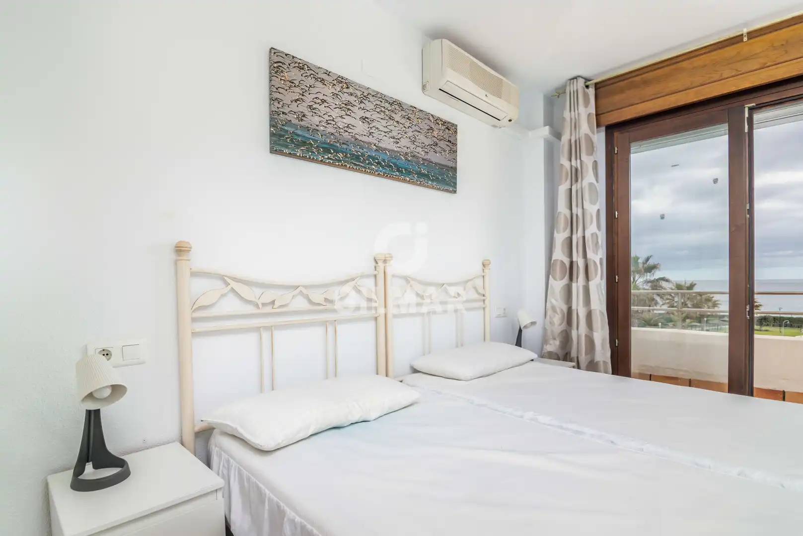 Schlafzimmer von Einfamilien-Reihenhaus zum Verkauf in Manilva mit Heizung, Privatgarten und Schwimmbad