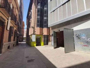 Local comercial de lloguer a Calle Alfaro 10