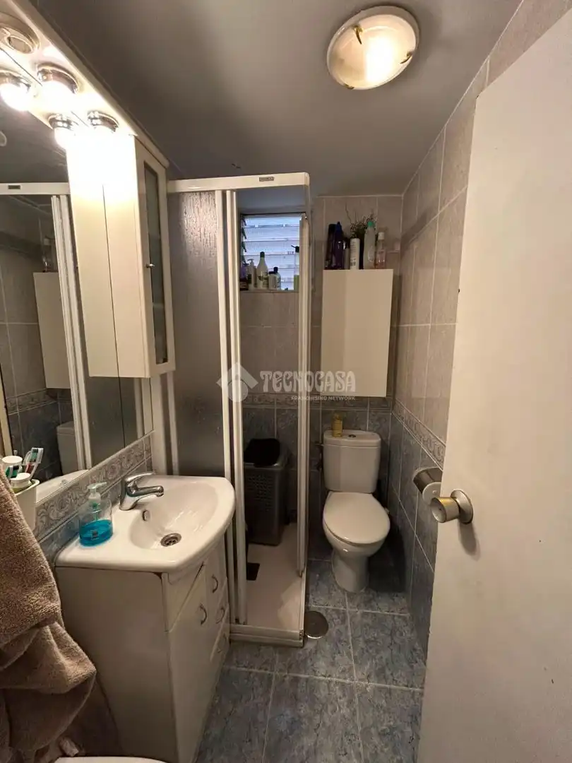 Bathroom of Flat for sale in Madrid  with Air Conditioner