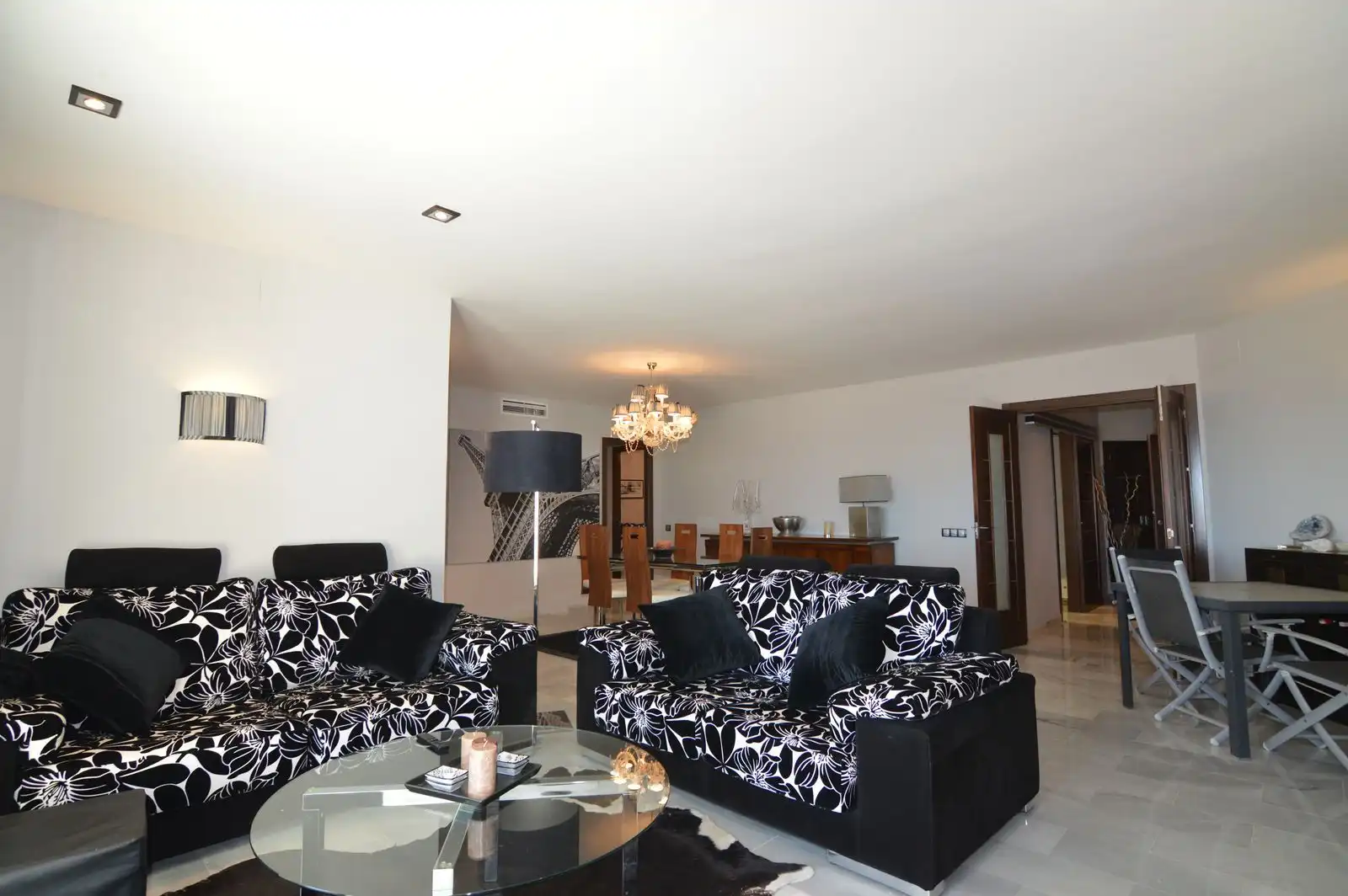 Sala de estar de Piso en venta en Marbella con Aire acondicionado, Terraza y Amueblado