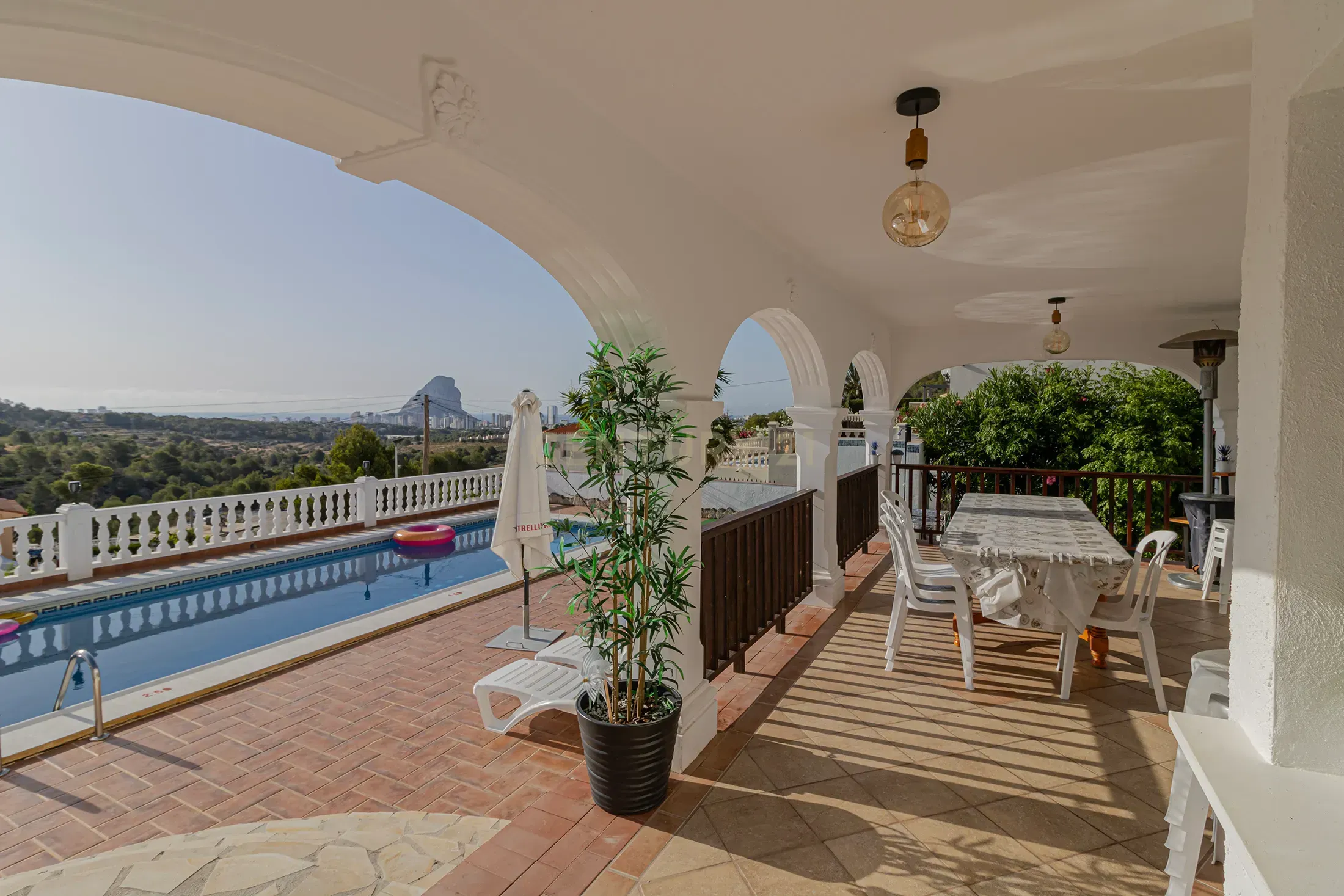 Terrace of House or chalet for sale in Calpe / Calp  with Air Conditioner, Private garden and Storage room