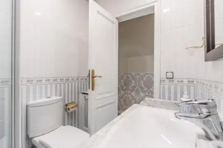 Bany de Casa o xalet en venda en Madrid amb Aire condicionat, Calefacció i Terrassa