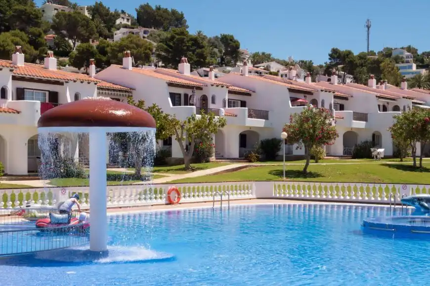 Piscina de Apartament en venda en Alaior amb Aire condicionat, Calefacció i Moblat
