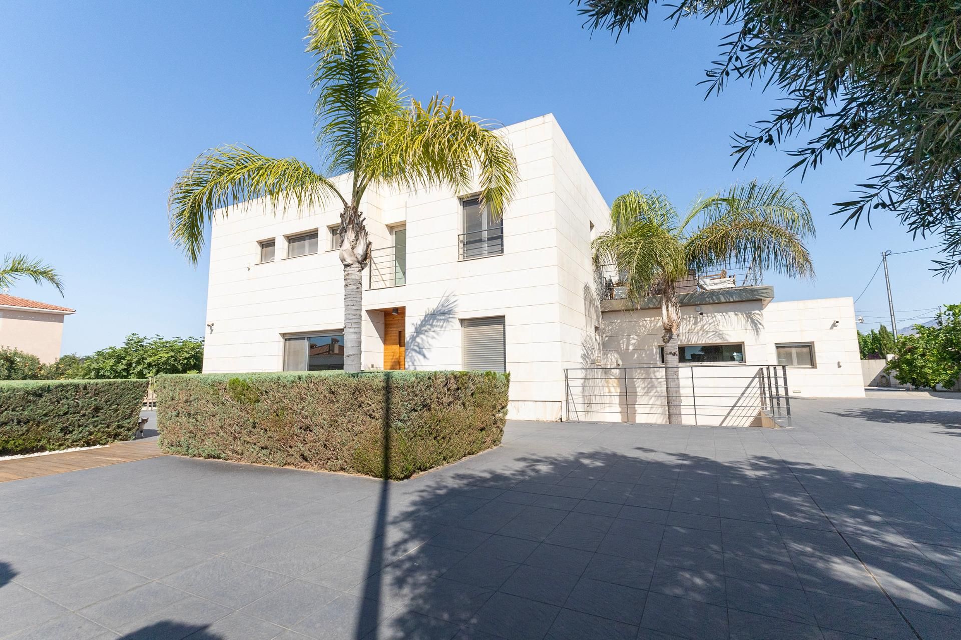 Vista exterior de Casa o xalet en venda en Alicante / Alacant amb Aire condicionat, Calefacció i Jardí privat