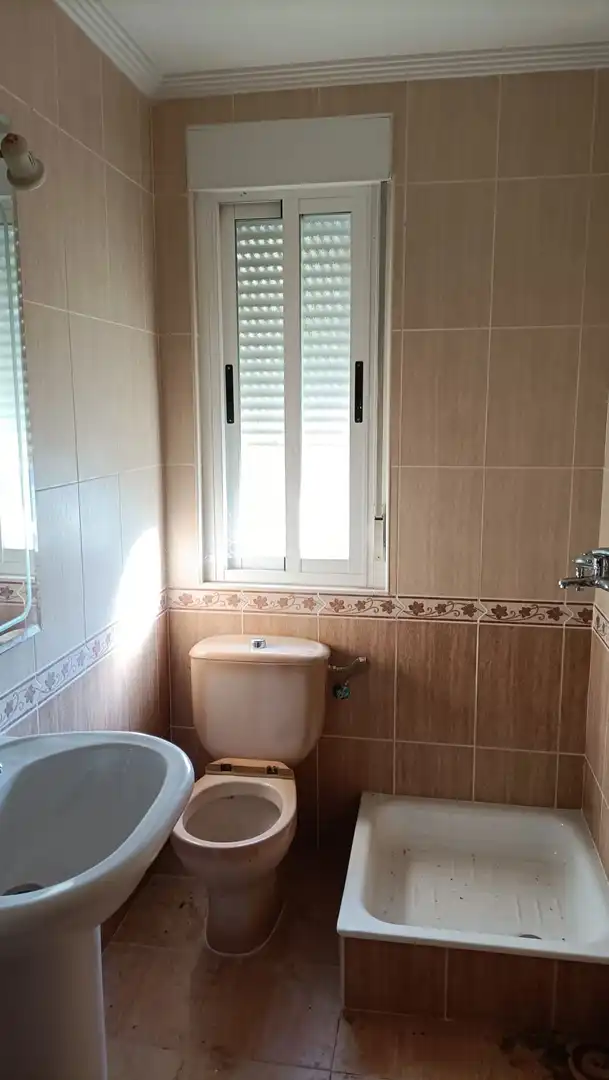 Bany de Finca rústica en venda en Calvarrasa de Arriba amb Calefacció, Jardí privat i Terrassa