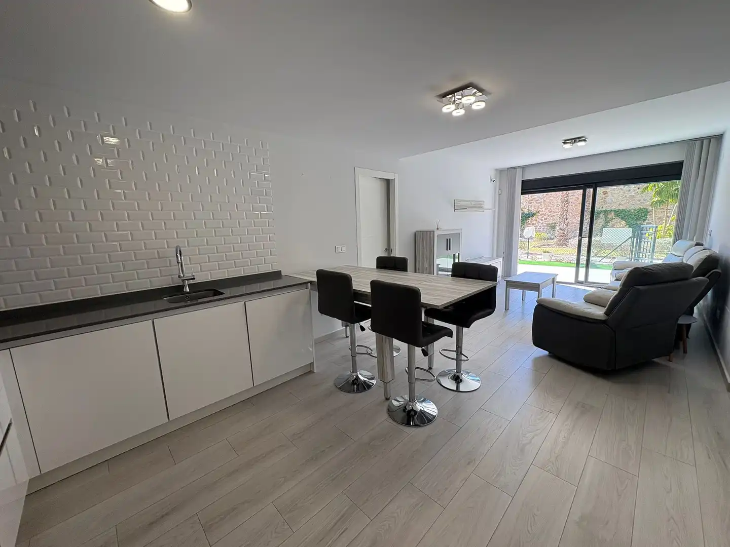 Planta baja en venta en Los Almendros