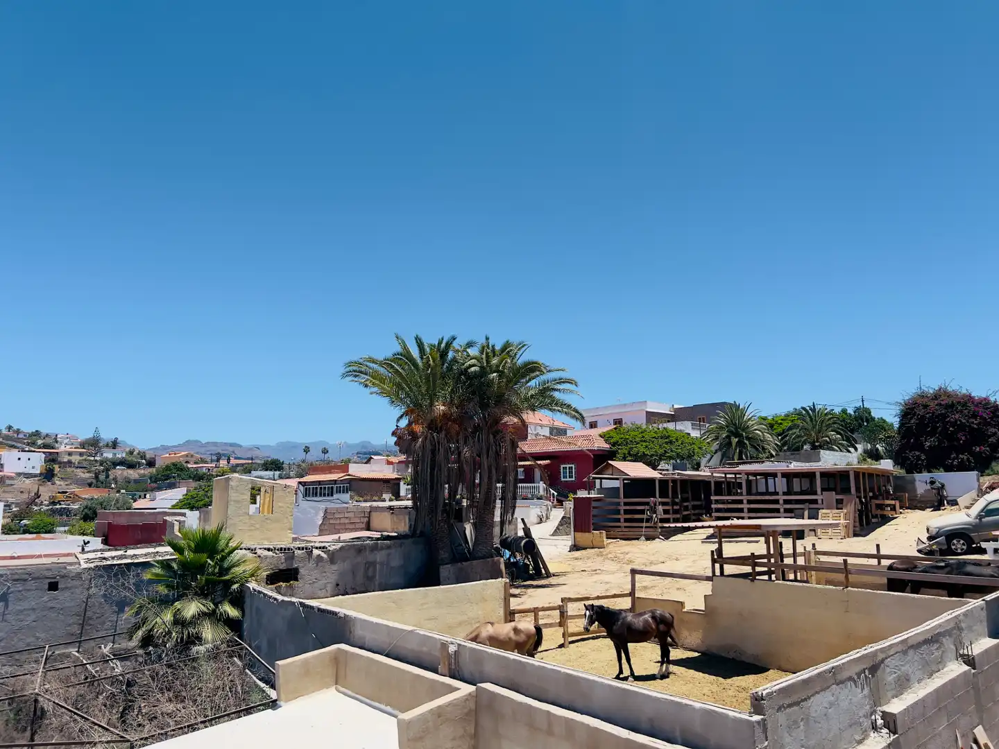 Vista exterior de Casa o xalet en venda en San Bartolomé de Tirajana amb Aire condicionat, Jardí privat i Terrassa