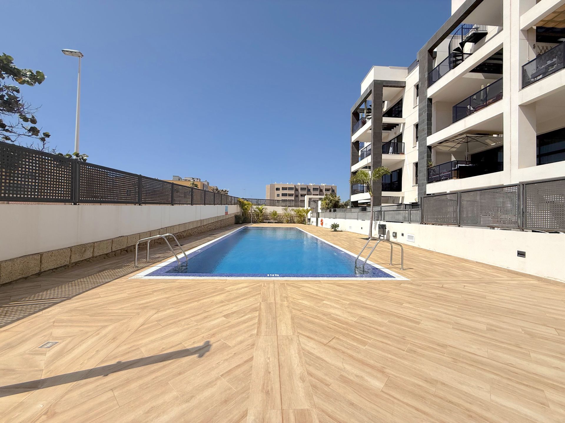 Piscina de Dúplex en venda en Granadilla de Abona amb Aire condicionat, Terrassa i Traster