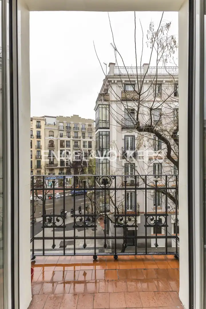 Außenansicht von Wohnung zur Miete in Chamberí