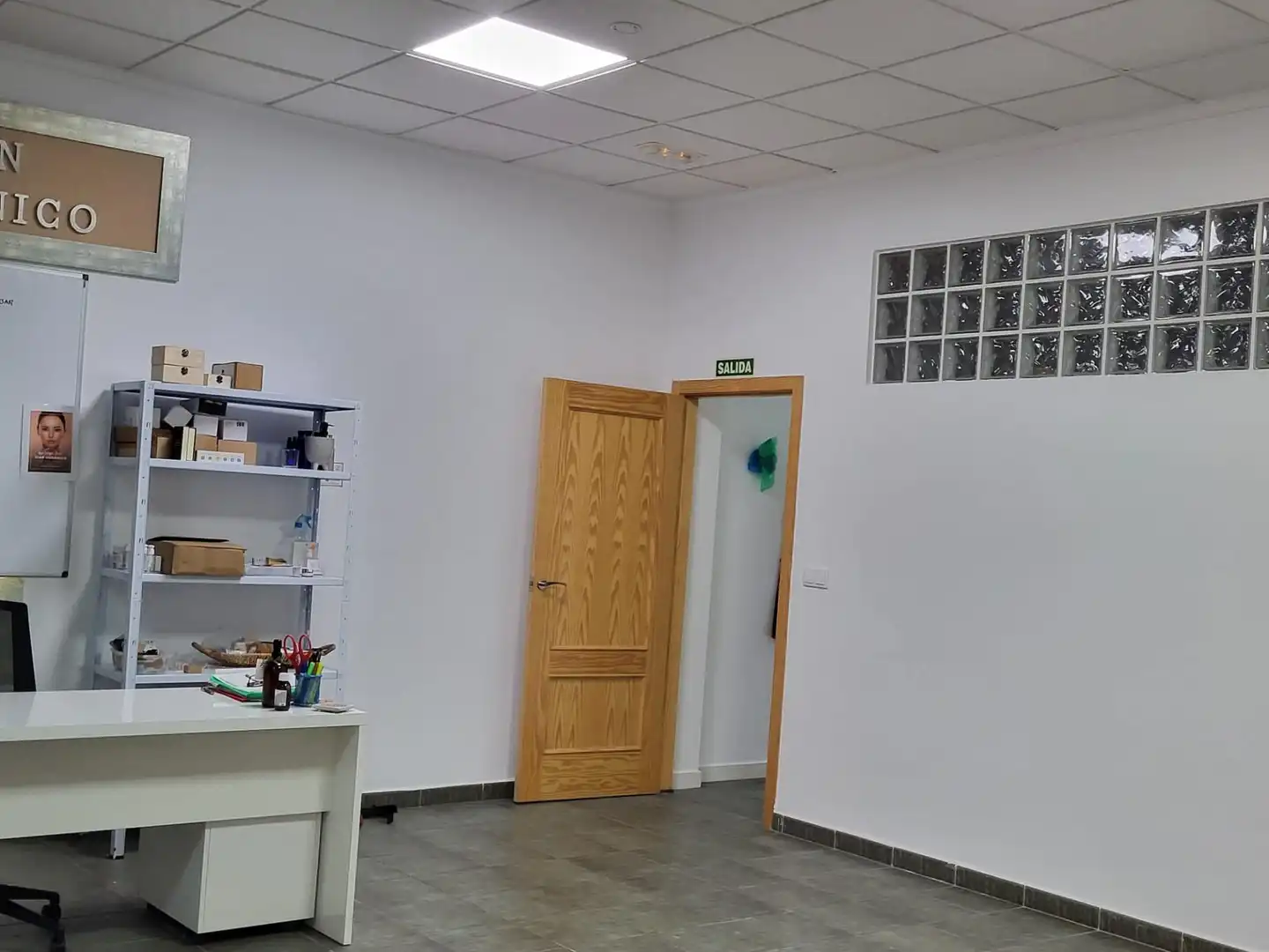 Local en venta en San Miguel de Salinas con Aire acondicionado