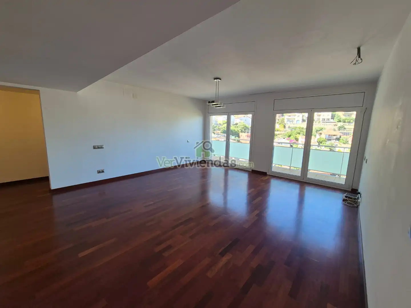 Sala de estar de Casa o chalet en venta en Vallirana con Aire acondicionado, Calefacción y Jardín privado