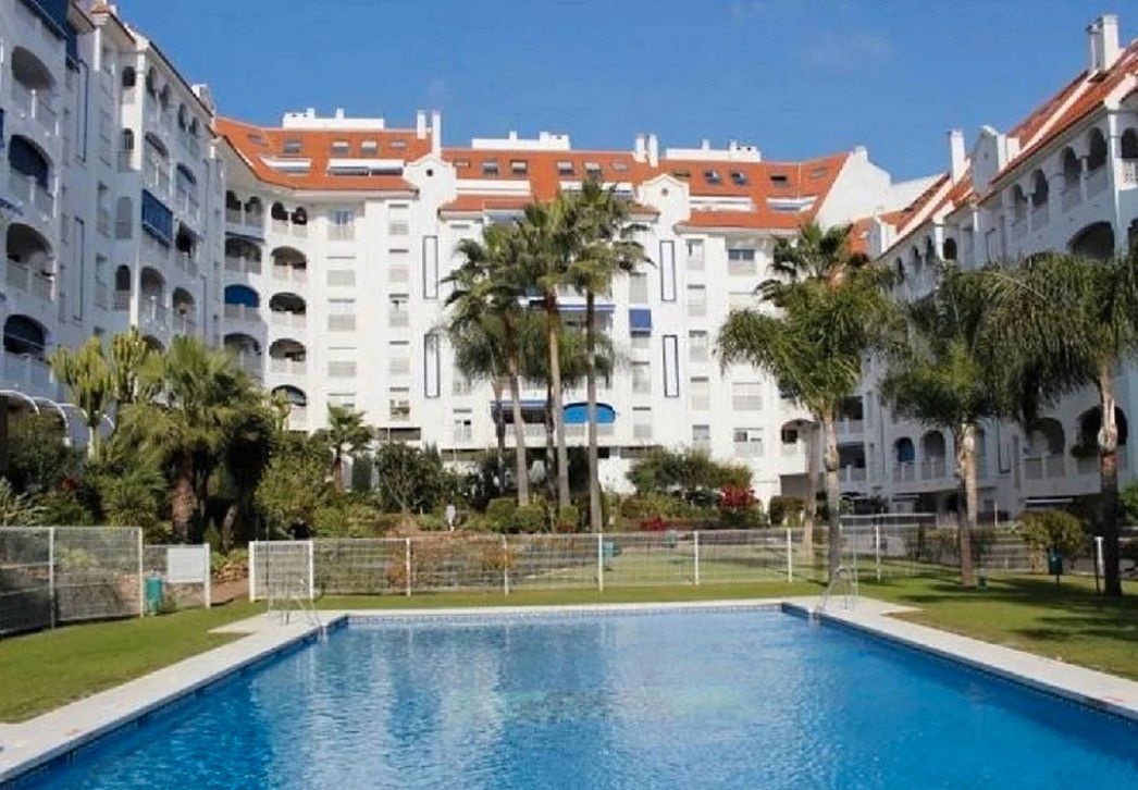 Vista exterior de Apartament en venda en Marbella amb Aire condicionat, Calefacció i Terrassa