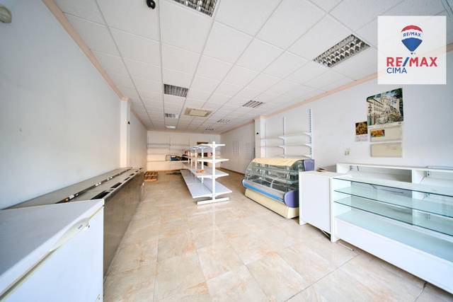 Local comercial en Venta en Calle del Retiro, 2 en Ambroz