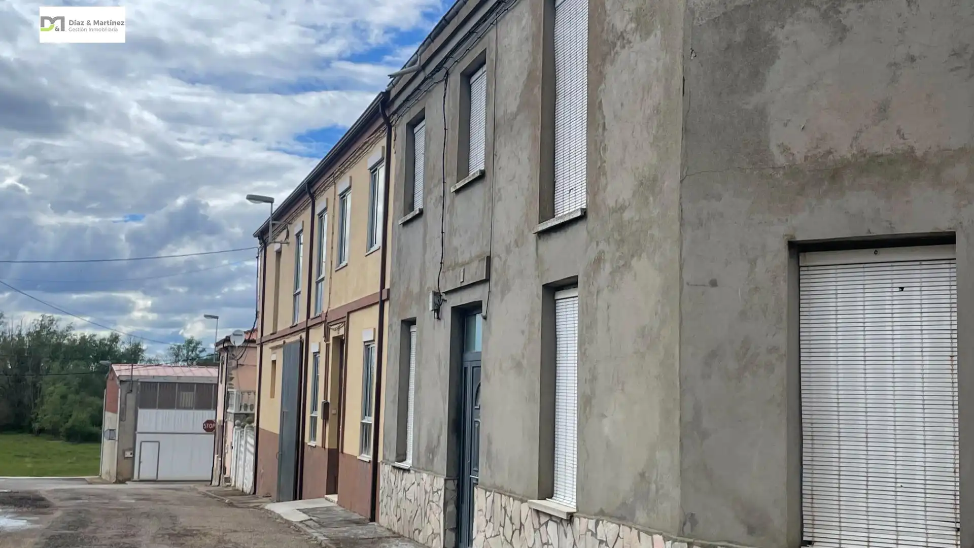 Vista exterior de Casa o xalet en venda en Bustillo del Páramo amb Calefacció
