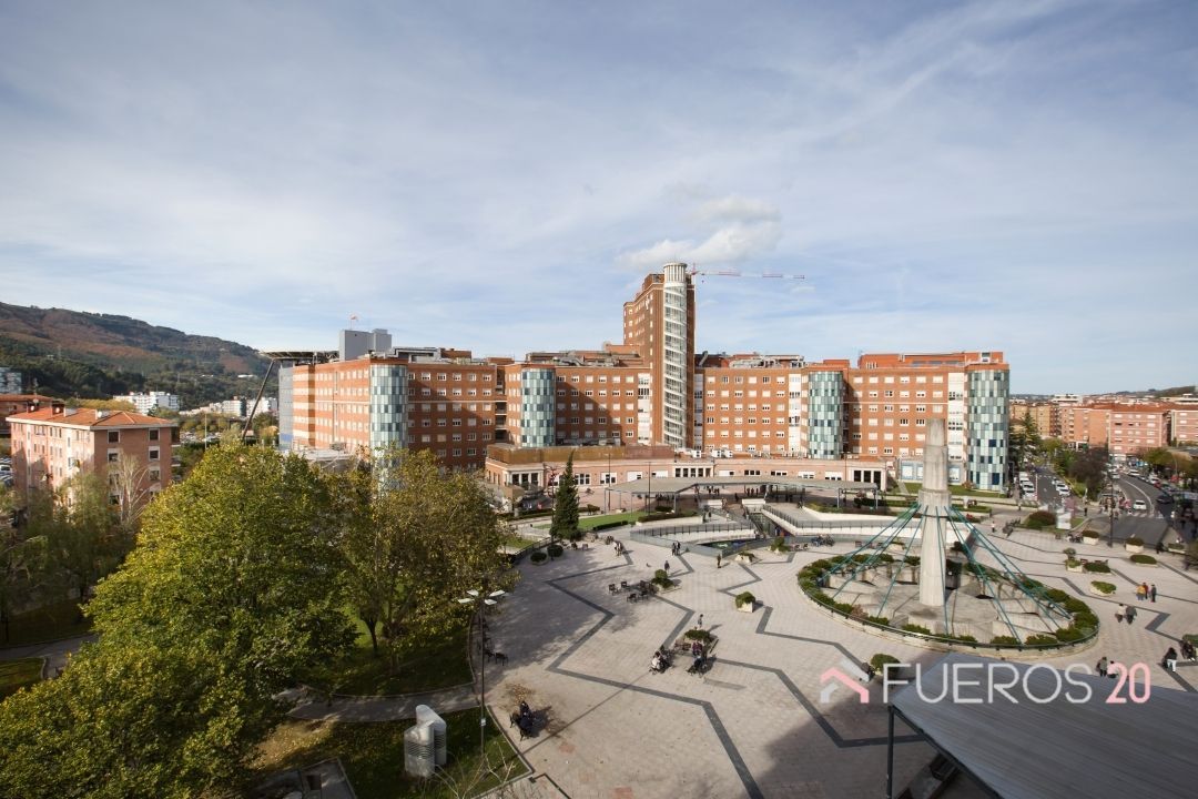 Vista exterior de Piso en venta en Barakaldo  con Terraza, Trastero y Amueblado