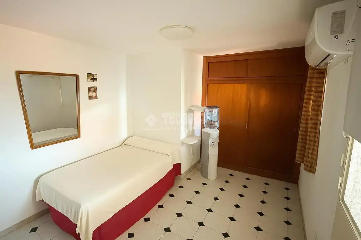 Schlafzimmer von Einfamilien-Reihenhaus zum Verkauf in Málaga mit Klimaanlage, Terrasse und Balkon