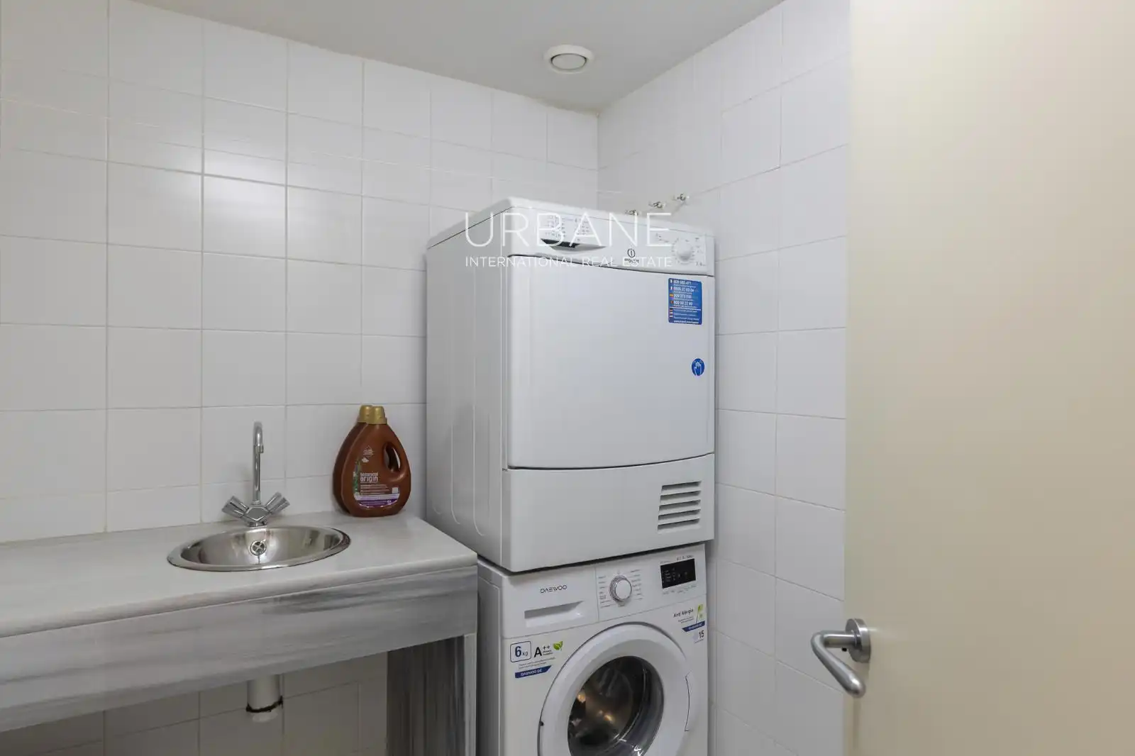 Baño de Ático de alquiler en Barcelona con Aire acondicionado, Calefacción y Amueblado