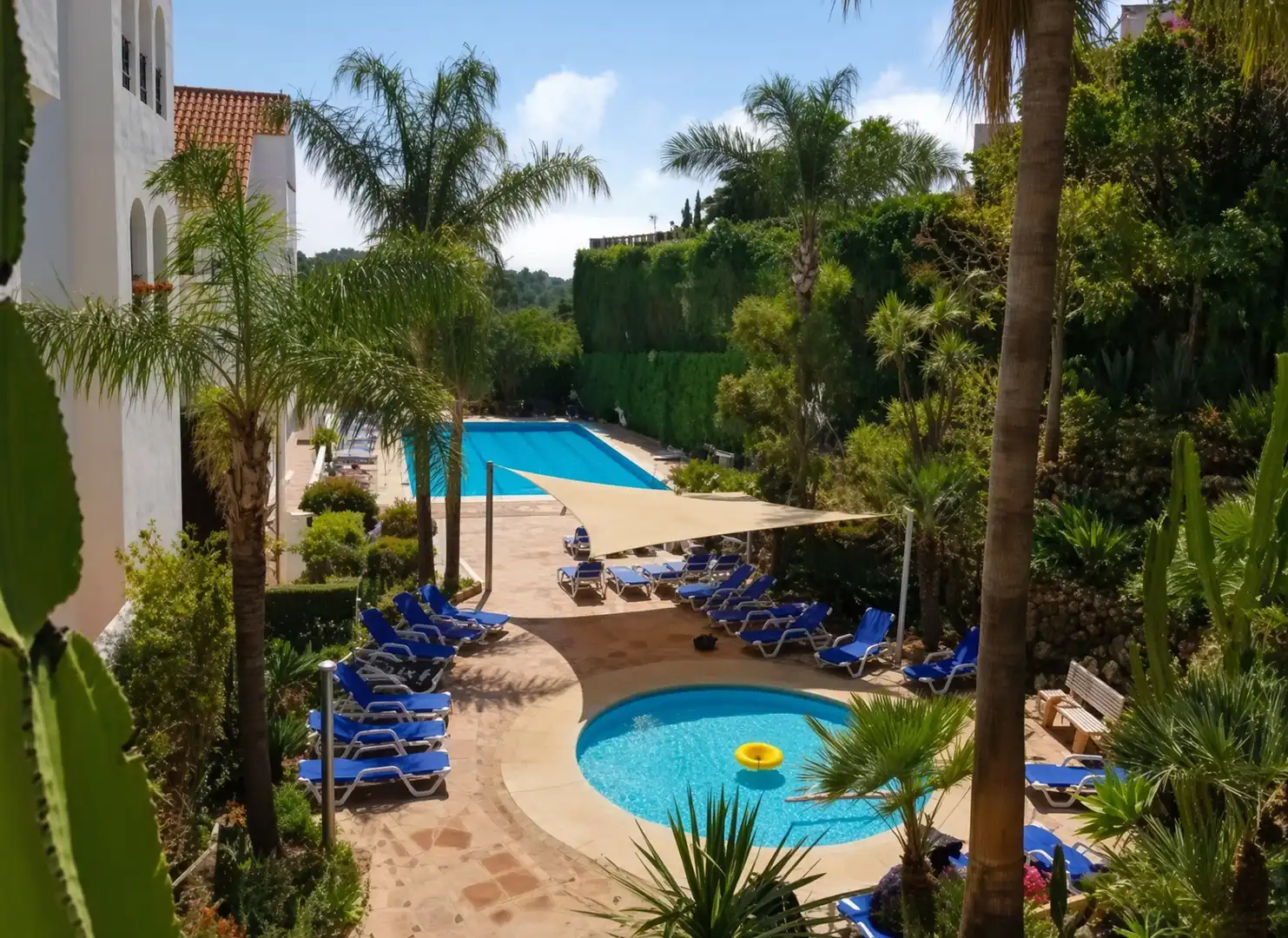 Baixos amb piscina en venda a Nueva Andalucía