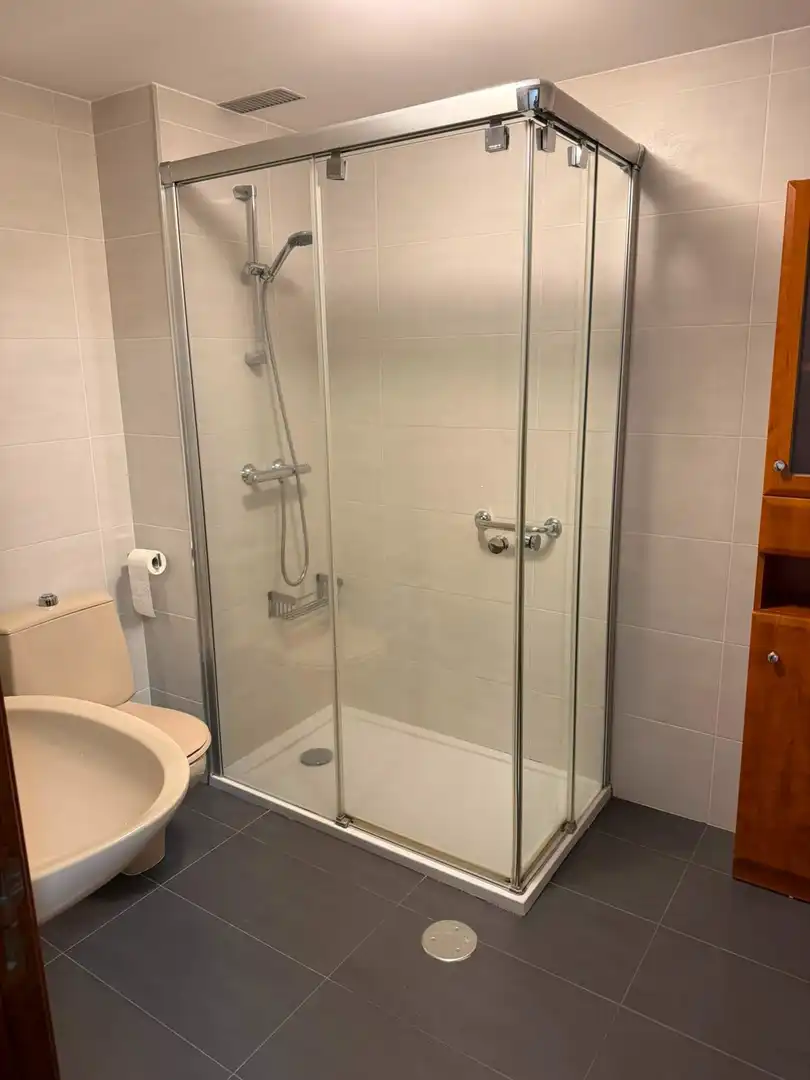 Baño de Piso de alquiler en A Coruña Capital  con Calefacción y Parquet