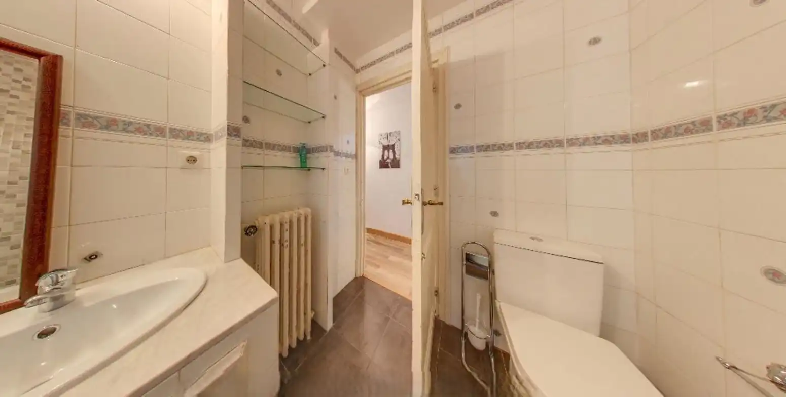 Bathroom of Flat for rent in Salamanca  with Heating and Furnished
