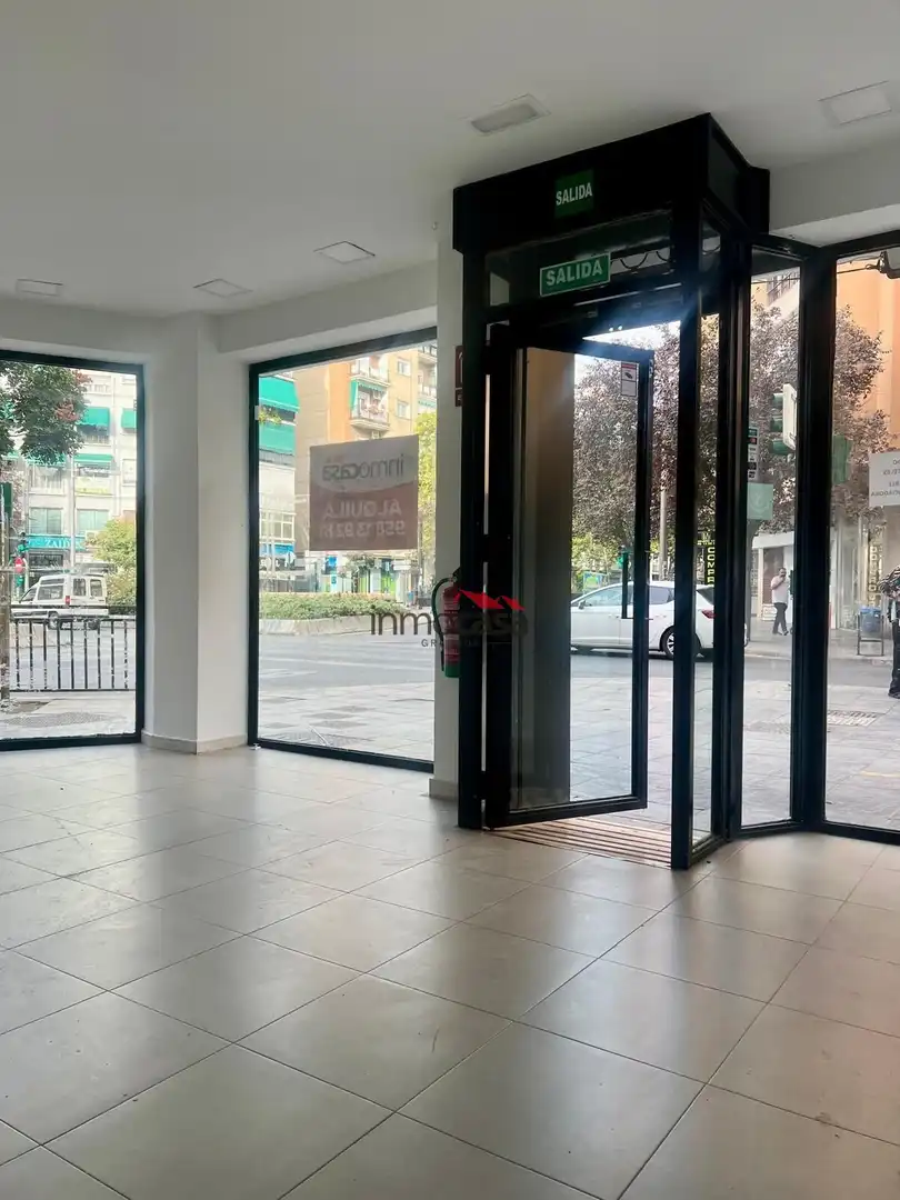 Commercial properties for rent in Avenida DON BOSCO, Barrio de Zaidín