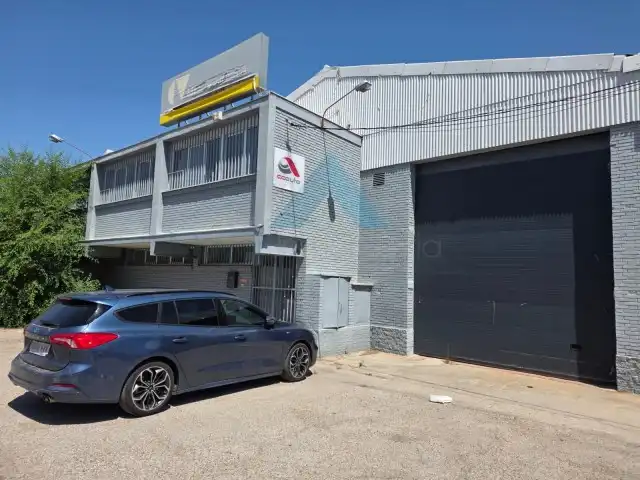 Außenansicht von Fabrikhallen zur Miete in Alcalá de Henares mit Alarm