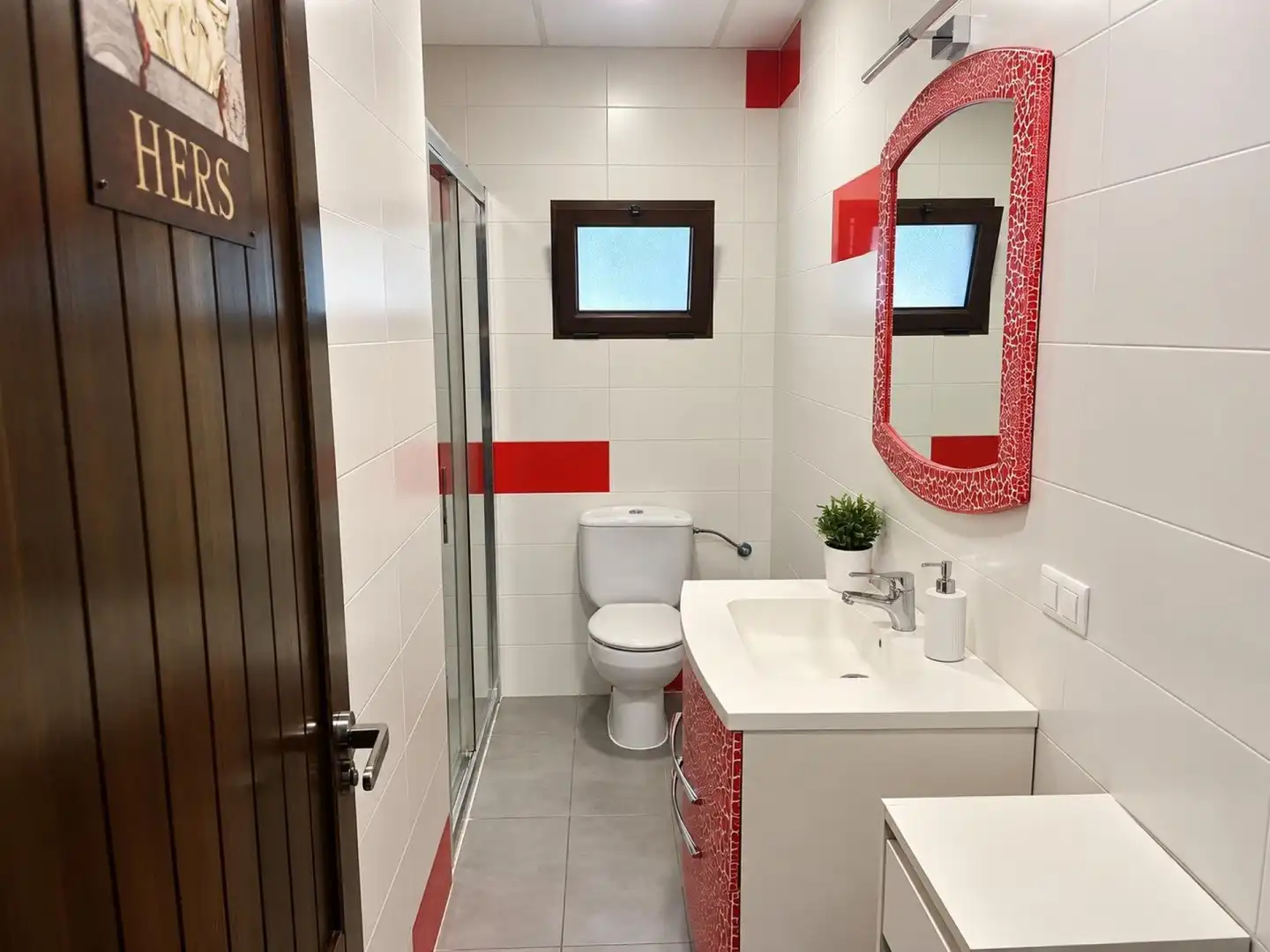 Bathroom of Country homes for sale in Almansa  with Heating, Swimming Pool and Furnished