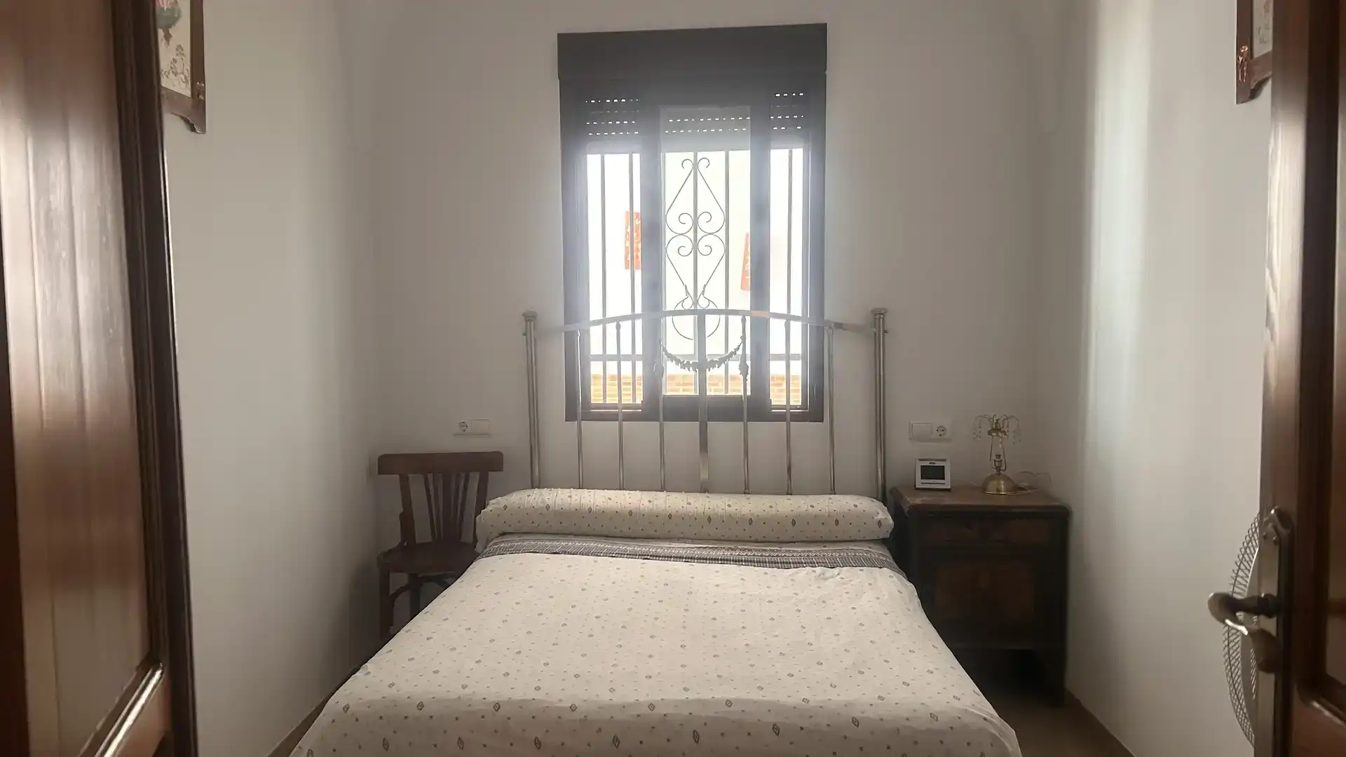 Dormitori de Casa adosada de lloguer en Añora amb Aire condicionat, Jardí privat i Traster