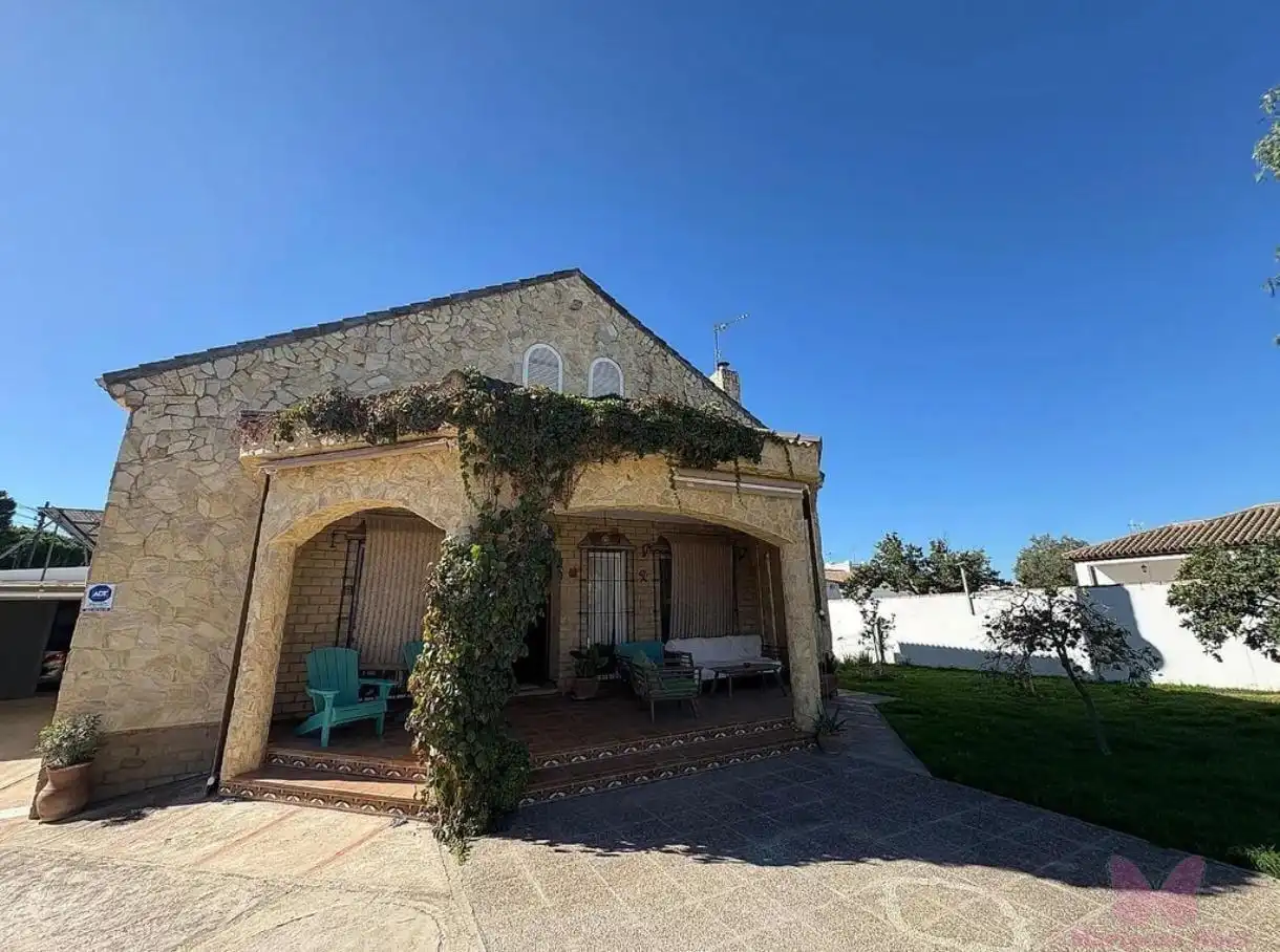 Vista exterior de Casa o xalet en venda en Chiclana de la Frontera amb Aire condicionat, Calefacció i Traster