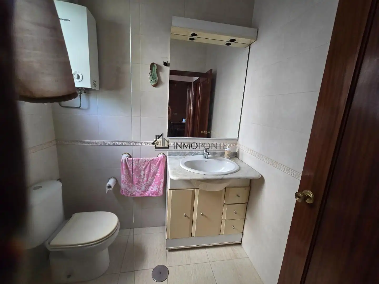 Bany de Casa o xalet en venda en Pontevedra Capital  amb Calefacció, Jardí privat i Terrassa
