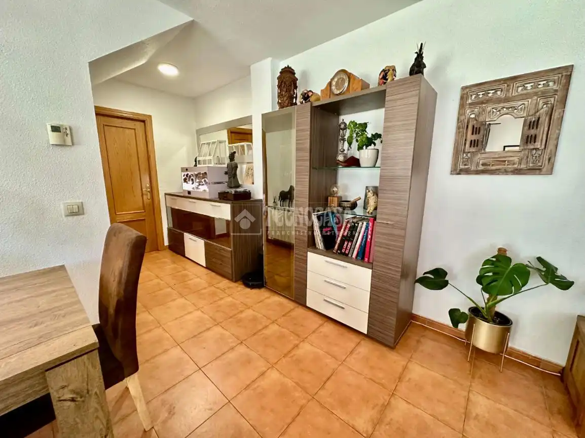 Sala de estar de Casa adosada en venta en Pioz con Calefacción, Jardín privado y Parquet