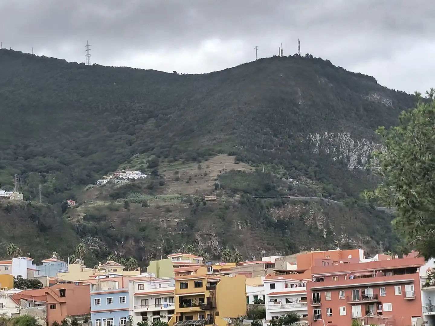 Vista exterior de Casa o chalet en venta en Los Realejos con Jardín privado, Terraza y Amueblado