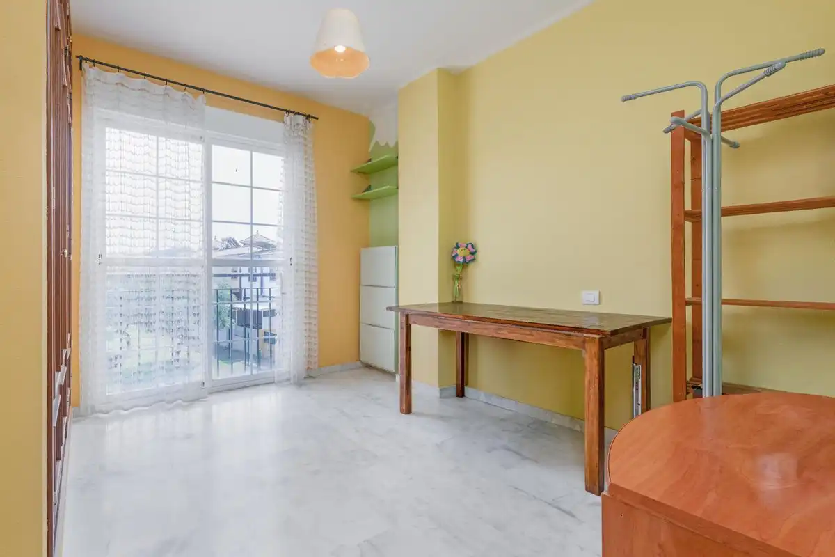 Habitación de Casa adosada en venta en Espartinas con Calefacción y Amueblado