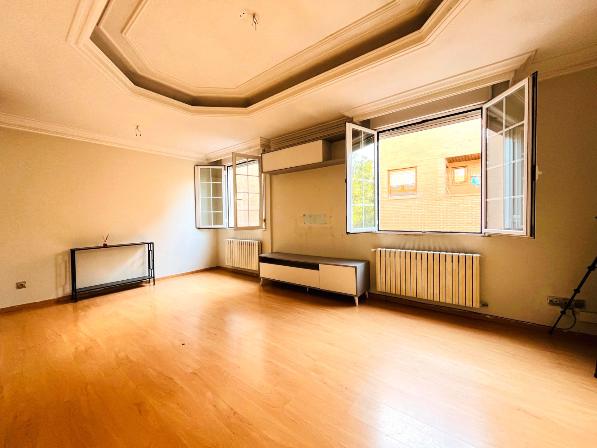 Living room of Flat for sale in  Zaragoza Capital  with Furnished