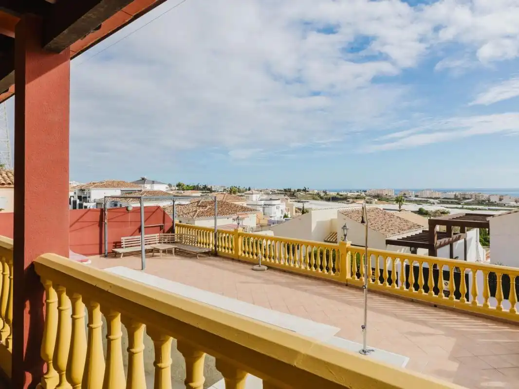 Vista exterior de Casa o xalet en venda en Torrox amb Aire condicionat, Calefacció i Jardí privat