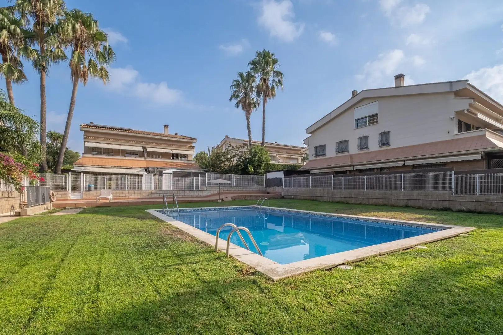 Piscina de Casa adosada en venta en Salou con Aire acondicionado, Jardín privado y Parquet