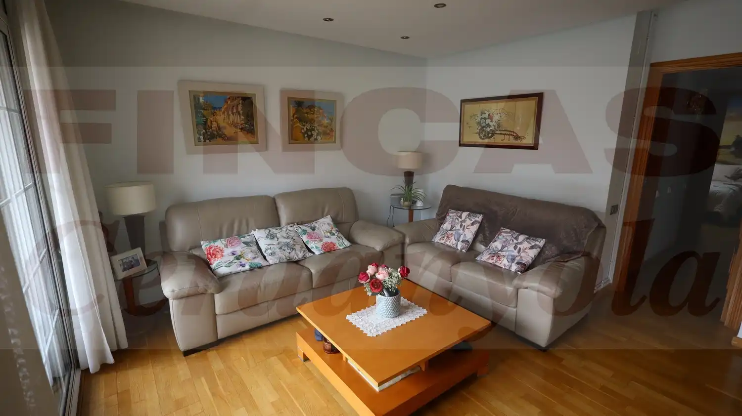 Sala de estar de Piso en venta en Cerdanyola del Vallès con Calefacción, Parquet y Balcón