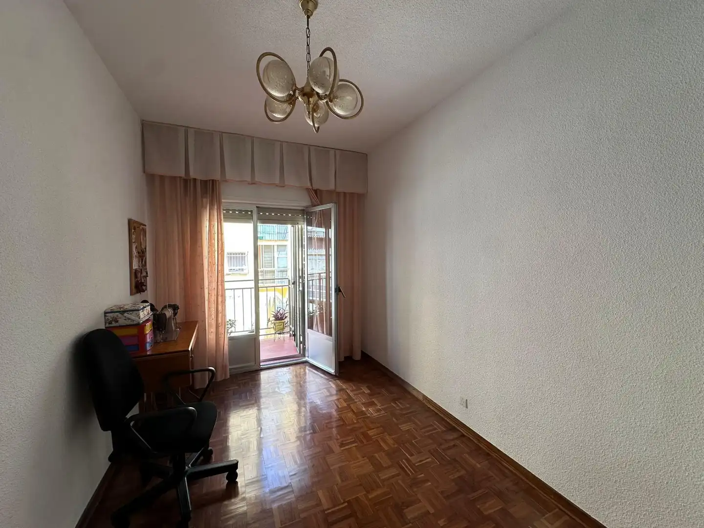 Habitación de Piso en venta en Madrid con Calefacción, Parquet y Terraza