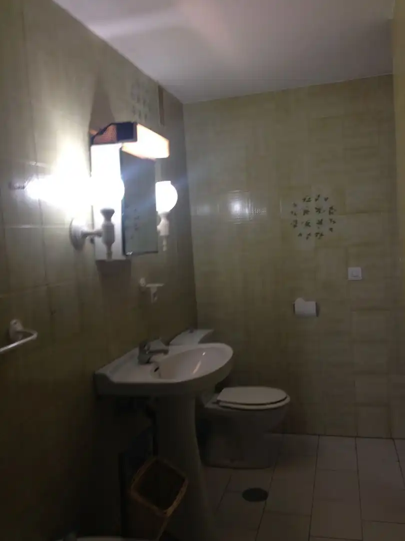 Badezimmer von Wohnung zur Miete in Córdoba mit Klimaanlage, Heizung und Möbliert